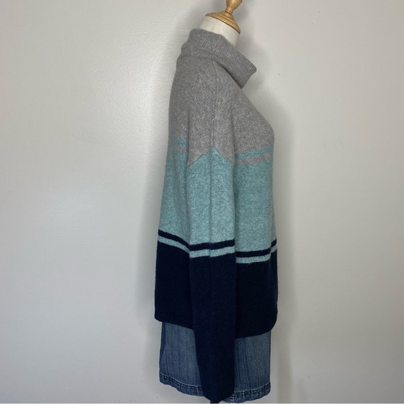 Grey and blue striped turtleneck sweater - Picture 3 of 5